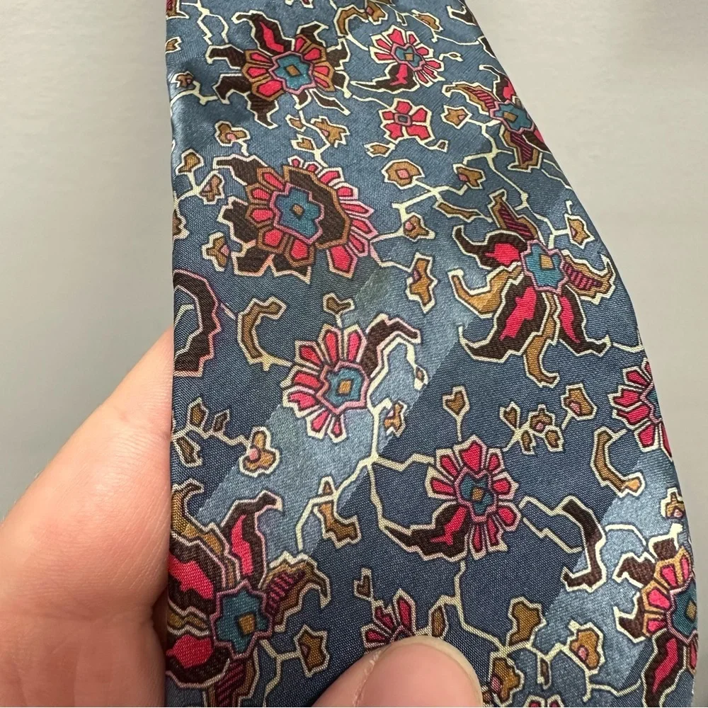 Calvin Klein Tie | Sea Blue with Red Pattern | Diagonal Striped | 100% Silk - Picture 5 of 5